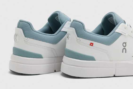 On Men's The Roger Advantage Sneaker