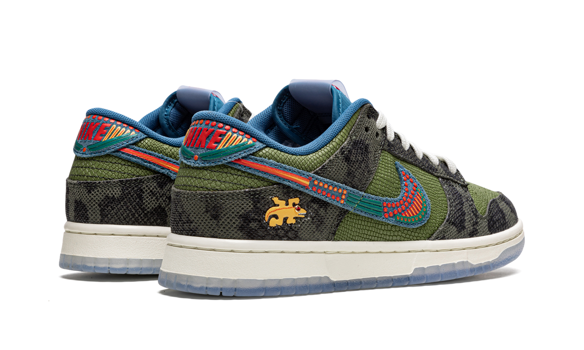 Dunk Low "SiEMPRE Familia" DO2160 335